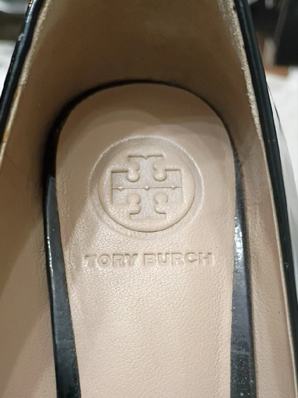 Tory Burch Black Patent Leather Block Heel Pumps with Gold Logo SZ 6M